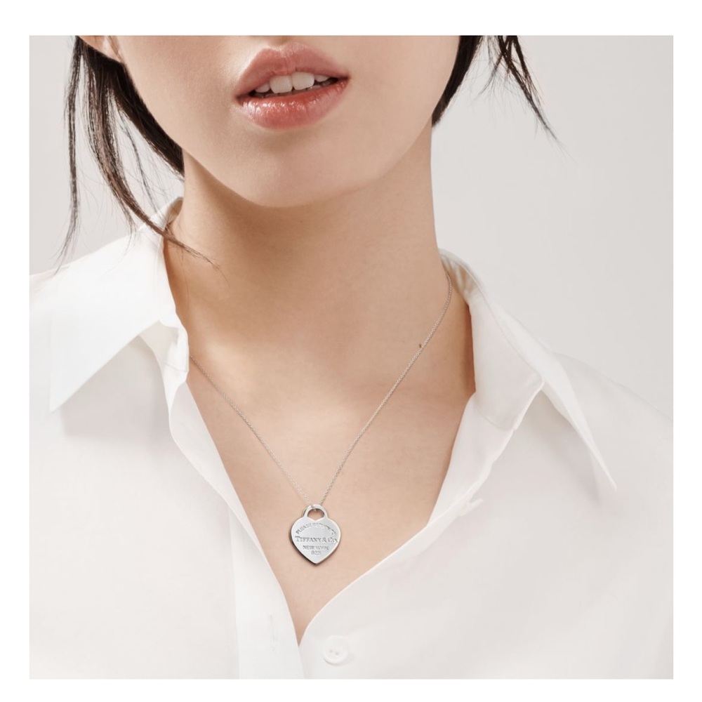 Return to Tiffany®
Heart Tag Pendant
in Silver, large with chain